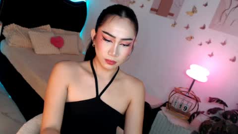 Snapshot of seductive_vana chatting on June 2026 06:01:02 PM Vanessa online show from June 2026 06:01:02 PM