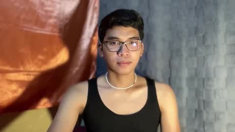 Snapshot of seductive_william chatting on November 2025 04:00:02 PM William online show from November 2025 04:00:02 PM