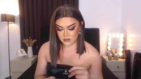 Natalie Mefford online show from February 2025 10:11:02 AM