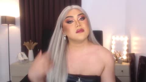 Natalie Mefford online show from February 2025 01:16:01 PM