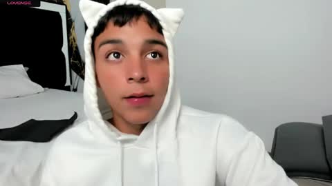 Snapshot of seductivo_jr chatting on May 2026 10:28:02 PM seductivo online show from May 2026 10:28:02 PM