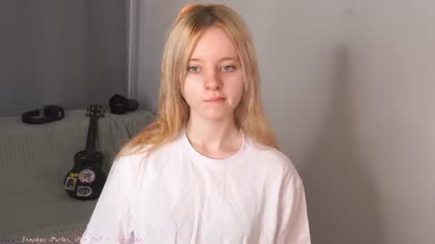 Snapshot of seebunny chatting on June 2026 04:33:01 PM See Its honey bunny im Lana online show from June 2026 04:33:01 PM