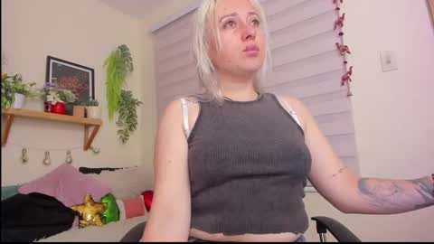 Yeyis  online show from January 2025 05:41:01 AM