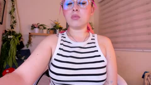 Yeyis  online show from April 2026 04:07:02 AM