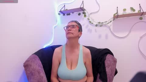 Selena online show from November 2025 08:19:02 PM