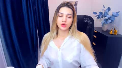 selenaemoore online show from November 2025 03:50:02 AM