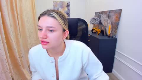 selenaemoore online show from May 2026 03:48:02 AM