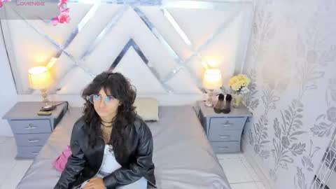 Selena reyess online show from December 2025 12:14:02 PM