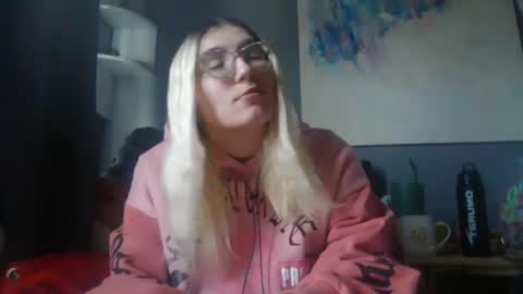 Snapshot of selenebaby chatting on December 2024 06:17:02 PM Selene online show from December 2024 06:17:02 PM