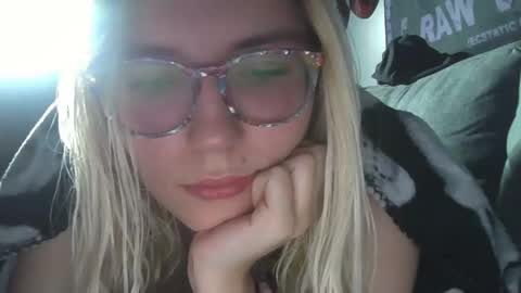 Snapshot of selenebaby chatting on January 2025 02:20:01 PM Selene online show from January 2025 02:20:01 PM