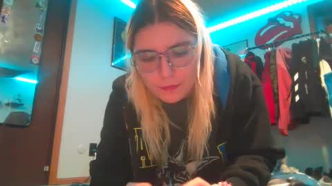 Snapshot of selenebaby chatting on January 2025 12:45:01 AM Selene online show from January 2025 12:45:01 AM