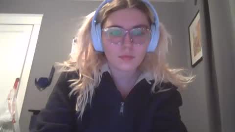 Snapshot of selenebaby chatting on January 2025 03:15:02 AM Selene online show from January 2025 03:15:02 AM