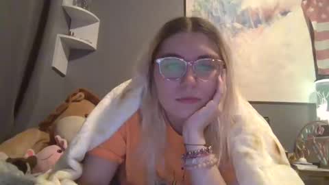 Snapshot of selenebaby chatting on January 2025 09:24:02 AM Selene online show from January 2025 09:24:02 AM