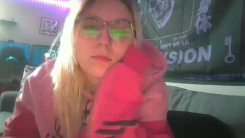 Snapshot of selenebaby chatting on January 2025 05:13:01 PM Selene online show from January 2025 05:13:01 PM