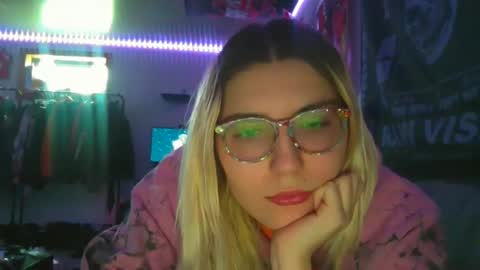 Snapshot of selenebaby chatting on February 2025 08:57:01 PM Selene online show from February 2025 08:57:01 PM