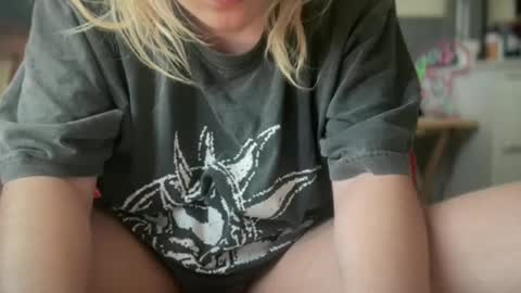 Snapshot of selenebaby chatting on February 2025 05:07:01 PM Selene online show from February 2025 05:07:01 PM