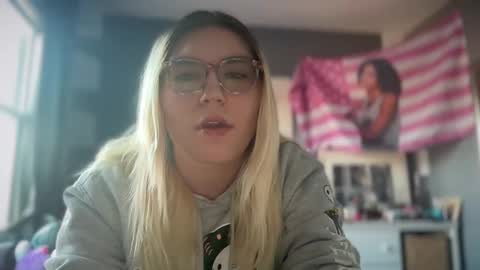 Snapshot of selenebaby chatting on March 2025 10:08:02 PM Selene online show from March 2025 10:08:02 PM