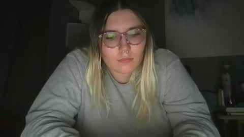 Snapshot of selenebaby chatting on September 2025 11:39:02 PM Selene online show from September 2025 11:39:02 PM