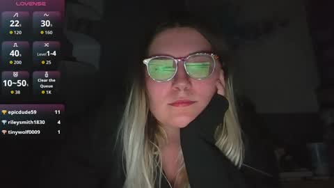 Snapshot of selenebaby chatting on October 2025 05:05:02 AM Selene online show from October 2025 05:05:02 AM