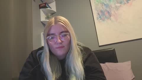 Selene online show from March 2026 10:25:01 PM