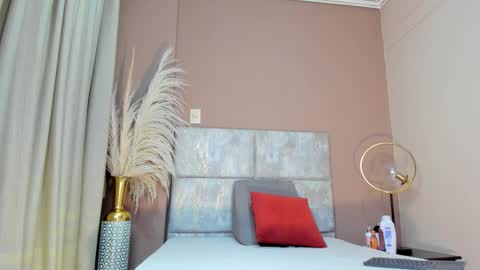 Selene Lujan online show from December 2025 11:52:01 AM