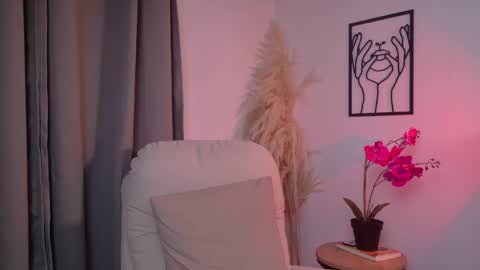 Snapshot of selenenova chatting on April 2026 09:28:02 PM Selene Nova online show from April 2026 09:28:02 PM