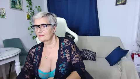 Selenna online show from December 2025 07:29:02 PM