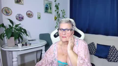 Selenna online show from December 2025 07:10:01 PM