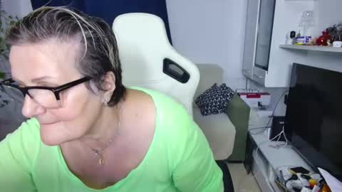 Selenna online show from April 2026 05:21:01 PM