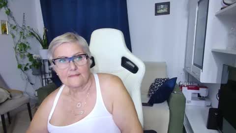 Selenna online show from April 2026 05:48:02 PM