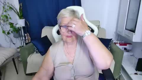Snapshot of selenna57 chatting on May 2026 05:07:02 PM Selenna online show from May 2026 05:07:02 PM
