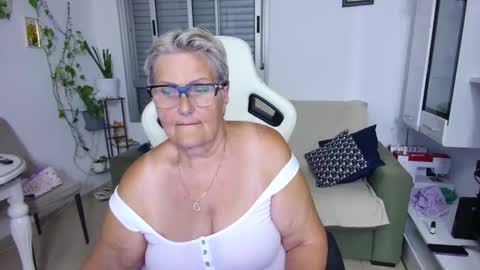 Snapshot of selenna57 chatting on May 2026 05:17:02 PM Selenna online show from May 2026 05:17:02 PM