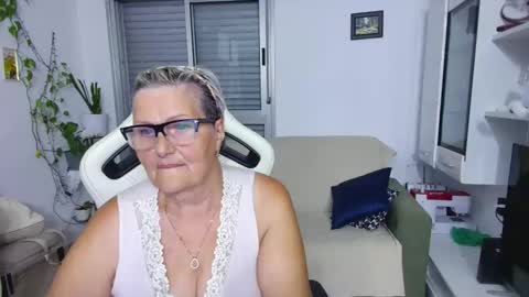 Snapshot of selenna57 chatting on June 2026 05:47:02 PM Selenna online show from June 2026 05:47:02 PM