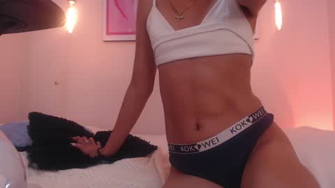 Snapshot of seleny_fitness chatting on January 2025 04:22:01 PM Mayte online show from January 2025 04:22:01 PM