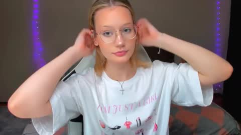 Simon and Alice online show from September 2025 09:36:01 PM