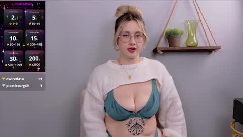 Snapshot of selina_thick chatting on February 2025 04:26:02 AM Selina Mae online show from February 2025 04:26:02 AM