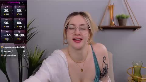 Snapshot of selina_thick chatting on March 2025 04:15:02 AM Selina Mae online show from March 2025 04:15:02 AM