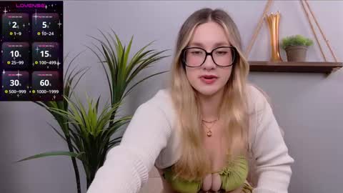 Snapshot of selina_thick chatting on September 2025 02:26:01 AM Selina Mae online show from September 2025 02:26:01 AM
