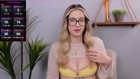 Snapshot of selina_thick chatting on October 2025 03:09:02 AM Selina Mae online show from October 2025 03:09:02 AM