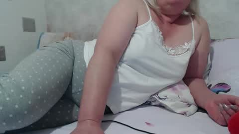 Lenna online show from December 2024 12:39:02 PM