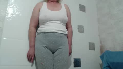 Snapshot of seniorita333 chatting on March 2026 06:51:02 AM Lenna online show from March 2026 06:51:02 AM