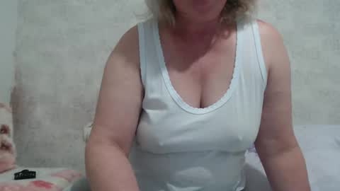 Snapshot of seniorita333 chatting on April 2026 06:00:02 AM Lenna online show from April 2026 06:00:02 AM