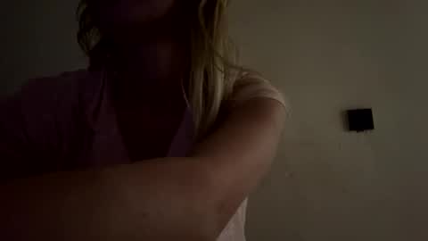 Sennya online show from October 2025 11:46:02 PM