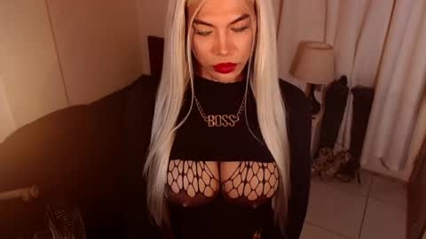 Snapshot of sensational_diva chatting on May 2026 10:19:01 PM unstappable queen kate online show from May 2026 10:19:01 PM