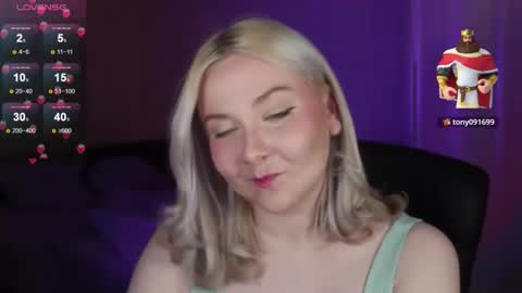 Ilona online show from November 2025 08:43:01 PM