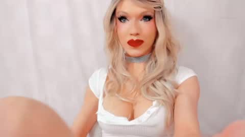 Mia online show from April 2026 10:45:02 PM