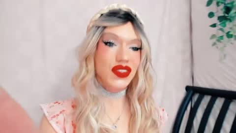 Snapshot of sensual_miss_mia chatting on May 2026 11:24:01 PM Mia online show from May 2026 11:24:01 PM