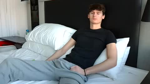 Cam online show from December 2024 09:12:01 PM