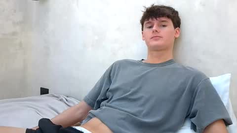 Cam online show from October 2025 07:00:01 PM