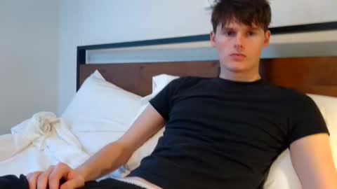 Snapshot of sensualalien chatting on April 2026 11:24:02 PM Cam online show from April 2026 11:24:02 PM